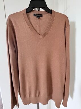 Banana Republic Luxury blend Men’s V-Neck Sweater in Camel